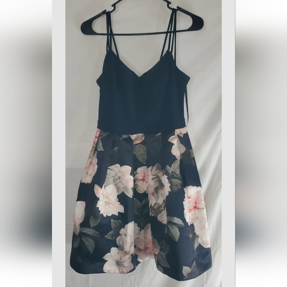 Xscape Women's Size 6 Floral-Print Fit & Flare Dress New with Tags. - Picture 3 of 3